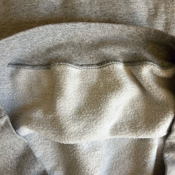 Vintage Gildan Activewear Heavyweight Crewneck Sweatshirt Unisex size Large - Picture 6 of 7